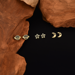 Pendientes de botón chapados en oro de acero inoxidable 316L con diseño de planeta, estrella y luna, joyería de moda - Product Image 1