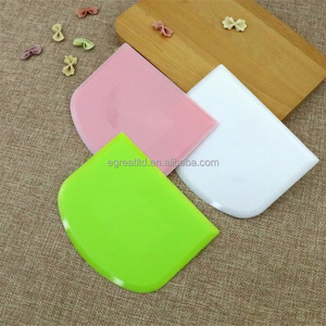 Espátula Raspadora de Plástico Flexible con Borde y Ángulos Afilados para Cortar Masa de Pan, Antideslizante, Ideal para Amantes de la Repostería - Product Image 3
