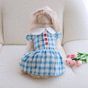 Robe pour animaux de compagnie à carreaux gingham avec col Peter Pan et boutons rouges pour chiens et chats, à porter en toutes saisons - Product Image 1