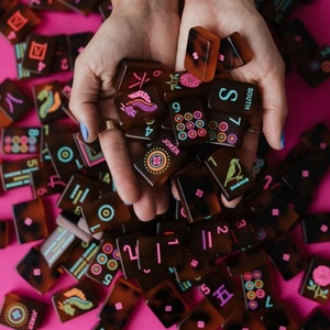 Fichas de Mahjong Americanas de Acrílico con Diseño Retro de Concha de Tortuga en Color Ámbar, Impresión a Color en Acrílico - Product Image 1