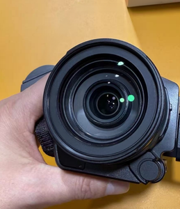 Videocámara Profesional HDR-CX900E Full HD con Sensor Grande de 1 Pulgada, Lente ZEISS Gran Angular de 29 mm y Zoom Óptico de 12x a Buen Precio - Product Image 1