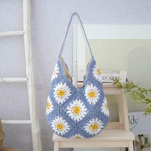 Sac seau d'épaule en paille tressée de luxe pour femme, style patchwork <span class=keywords><strong>granny</strong></span> square <span class=keywords><strong>au</strong></span> <span class=keywords><strong>crochet</strong></span>, personnalisable, pour voyage, plage, ou à porter sous le bras - Product Image 3