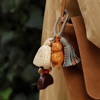 Breloque chat en bois sculpté à la main avec coquille de noix naturelle, pendentif créatif pour voiture/sac/clés