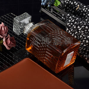 Cadeau élégant pour hommes Ensemble de carafe à whisky en verre élégant avec bouchon en verre pour les amateurs de whisky - Product Image 5