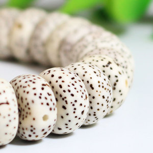 สร้อยข้อมือเมล็ดโพธิ์ 12 มม. 32 เม็ด หินธรรมชาติขัดเงาด้วยมือ ของขวัญพิธีกรรมทางศาสนาสำหรับทุกเพศ - Product Image 2