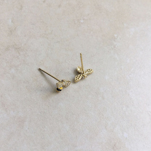 Orecchini a Perno a Forma di Ape Mini Carini per Donne, Accessori per Orecchie Freschi per l'Estate e l'Uso Quotidiano - Product Image 4