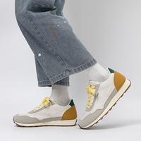 Chaussures de course rétro pour hommes en EVA, respirantes, antidérapantes, semelle gaufrée, couleur crème, usine Wenzhou Hongbao, RTS, faible MOQ