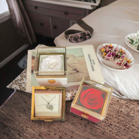 Fleur éternelle rotative boîte à bijoux en plastique faite à la main préservée Saint Valentin fête des mères cadeau de Noël pour l'obtention du diplôme