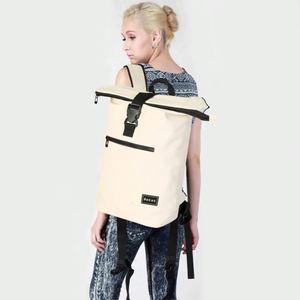 Muestra gratuita: Ideal para viajes de camping, esta elegante mochila plegable e impermeable con puerto USB es perfecta tanto para hombres como para mujeres. - Product Image 2