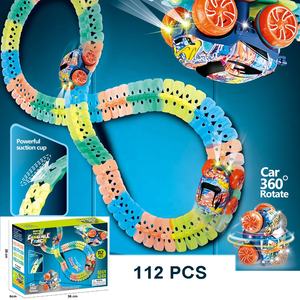 112 pièces lueur pistes de course fente <span class=keywords><strong>voiture</strong></span> jouet bâton sur mur piste <span class=keywords><strong>voiture</strong></span> ensemble pour enfants assembler piste flexible avec 360 rotation clignotant <span class=keywords><strong>voiture</strong></span> - Product Image 2