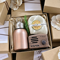 Ensemble de cadeaux de mariage éco-responsables et minimalistes personnalisés comprenant une bouteille isotherme, un peigne de massage, un masque pour les yeux, un cadeau de remerciement pour les invités
