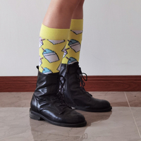 Chaussettes habillées pour hommes en coton tricoté avec logo personnalisé, motifs fantaisie amusants et broderies, vente en gros OEM pour entreprises
