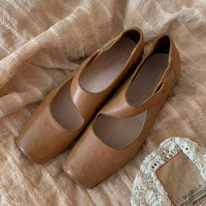 Chaussures Mary Jane en cuir de cheval vintage françaises pour femmes, bout carré, talon bloc, ballerines élégantes, escarpins rétro - Product Image 1