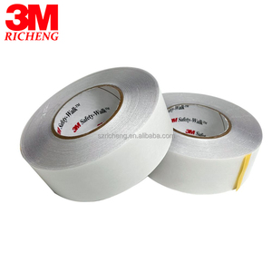 Ruban antidérapant transparent 152.4mm x 18.2m 3M 220 <span class=keywords><strong>pour</strong></span> les zones <span class=keywords><strong>de</strong></span> circulation humides et pieds nus 3M Safety-Walk Slip-Resistant - Product Image 6