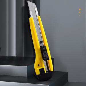 Cuchillo multiusos amarillo con hoja de 18 mm, función de bloqueo automático, mango de plástico de 160 mm de longitud para uso en oficina y hogar. - Product Image 2