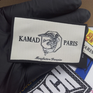 ผู้ผลิตโลโก้แบรนด์ที่กําหนดเองป้ายคอเสื้อผ้าความหนาแน่นสูงป้ายทอหรูหราสําหรับเสื้อผ้า - Product Image 3