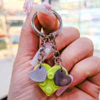 Couples de vente chaude, une paire de crochets, blocs de construction, porte-clés d'amour, porte-clés de la Saint-Valentin, sacs à dos, pendentifs, vente en gros