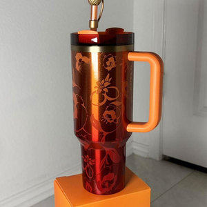 Vaso Térmico <span class=keywords><strong>Karol</strong></span> <span class=keywords><strong>G</strong></span> <span class=keywords><strong>de</strong></span> 40oz con Asa, Diseño Bichota con Flores y Purpurina, Taza Láser Aislada al Vacío <span class=keywords><strong>de</strong></span> Acero Inoxidable, Regalo para Fans - Product Image 3