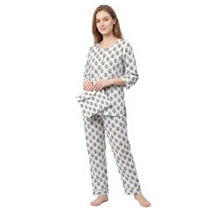 Ensemble de pyjama en coton à fleurs de luxe pour femmes indiennes fait à la main vêtements de nuit à col long doux confortable pour l'été automne printemps Logo avant - Product Image 1