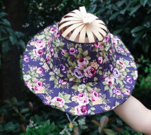 Sombrero de Bambú Plegable con Diseño Floral Pintado, Listo para Enviar, Ideal para Viajes al Aire Libre - Product Image 5