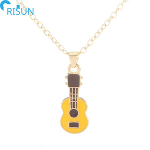 Venta al por mayor nueva música guitarra instrumento collar llavero logotipo personalizado suave duro violín música Club esmalte llavero collar llave - Product Image 6