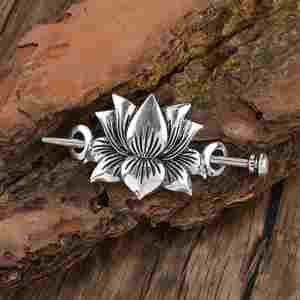 Barrette à cheveux vintage en argent motif lotus, design bohème spirituel, détails floraux complexes, parfaite pour les styles bohèmes, élégante - Product Image 3