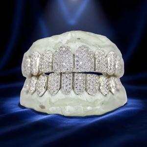 Grillz personnalisés exclusifs en argent sterling 925 avec moissanite taille brillant, aspect diamant, pour un style quotidien - Product Image 5