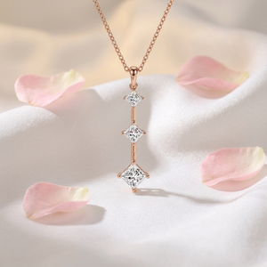 Colgante de Diamante Cultivado en Laboratorio con Corte Princesa Triple, Certificado por IGI, Oro 10K 14K 18K, Plata 925 935, Joyería Fina - Product Image 1