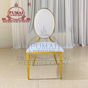 Chaise d'hôtel rembourrée blanche FUMAI avec structure en métal doré, design moderne, dossier solide, pieds coniques, utilisation en intérieur - Product Image 5