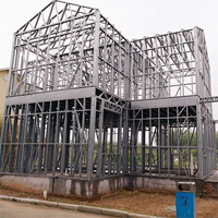 Máquina perfiladora de canales C galvanizados para estructuras de acero prefabricadas FrameMac con componentes principales: motor, engranaje y PLC