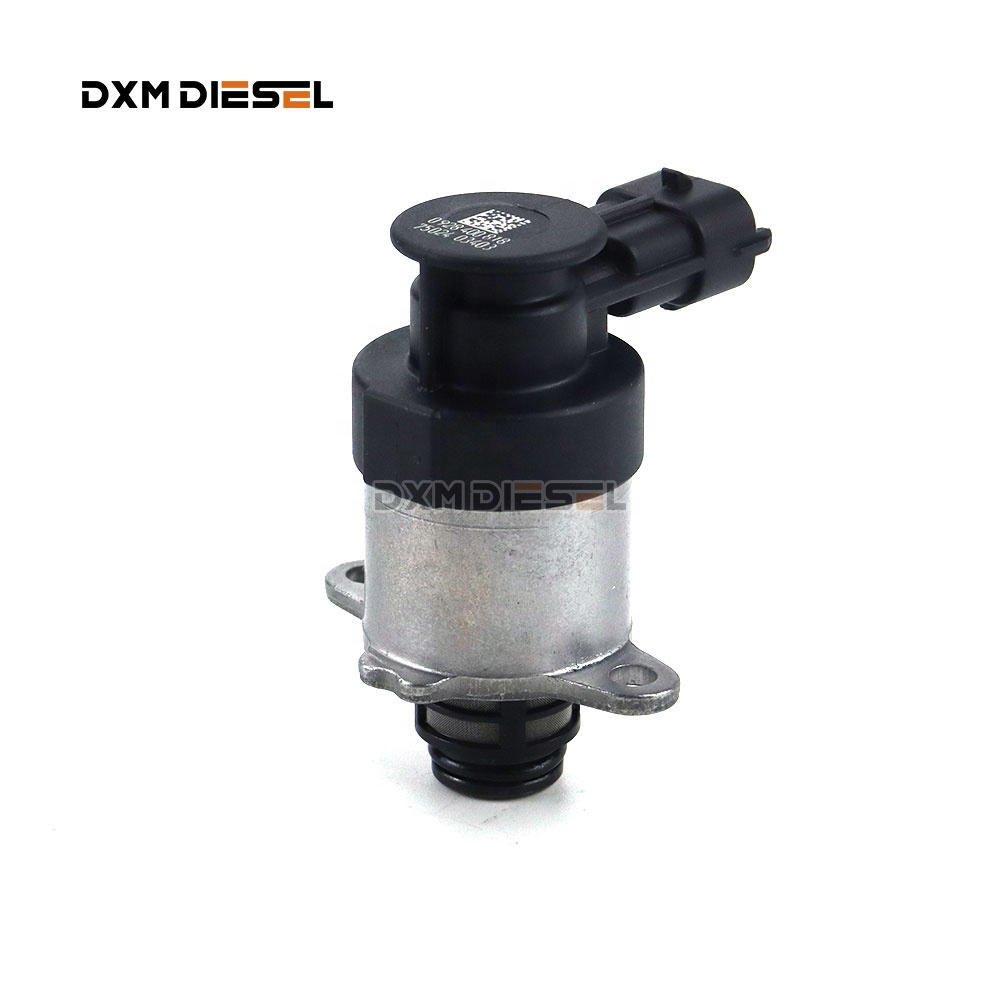 【D478】専用出品（画像2枚） PREMIUM ZONE 角型マスターシリンダーキャップ レッド｜株式会社