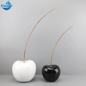 Sculpture <span class=keywords><strong>de</strong></span> bureau moderne et simple <span class=keywords><strong>de</strong></span> style européen, en fibre <span class=keywords><strong>de</strong></span> verre, peinte à la main, grand modèle, thème crème glacée et fruits, avec décoration cerise, luxe léger - Product Image 5