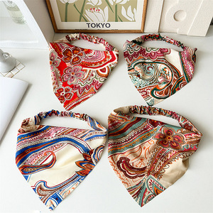 Foulard per <span class=keywords><strong>Capelli</strong></span> Bandane per Donne Accessori per <span class=keywords><strong>Capelli</strong></span> alla Moda con Motivi Floreali Triangolari - Product Image 1