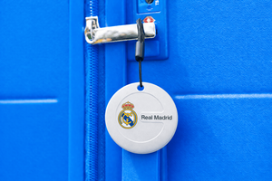 MiLi <span class=keywords><strong>Real</strong></span> <span class=keywords><strong>Madrid</strong></span> MiTag Duo, Rastreador Inteligente con GPS para Google y Apple, Localizador de Llaves con Licencia Oficial - Product Image 3