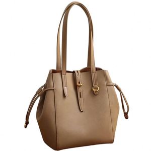 Wholesale Custom New Fashion Genuine Cowhide Leather Tote <b>Bag</b> for Women <b>Drawstring</b> & Button Closure <b>Large</b> Capacity Handbag Purse - Product Image 2