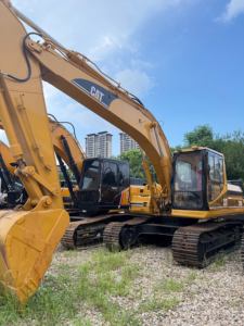 Excavadora de cadenas CAT 320B de 20 toneladas, usada y probada en campo, fabricada en Japón para proyectos de ingeniería de carreteras - Product Image 1