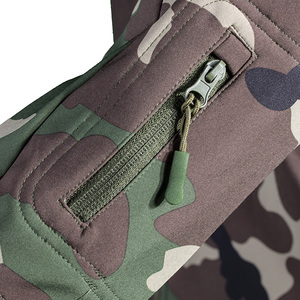 Woodland camuflaje <span class=keywords><strong>capucha</strong></span> oculta Piel de tiburón chaqueta de concha suave ropa táctica a prueba de viento chaqueta impermeable con <span class=keywords><strong>capucha</strong></span> - Product Image 5