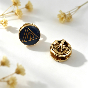 Broche de revers ronde personnalisée en alliage de zinc, gravée avec logo, avec fermoir papillon, vente en gros - Product Image 3