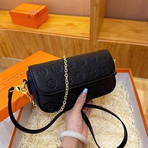 2025 New Luxury Lady Geometric PU Square Bag with Adjustable Chain <b>Strap</b>. Handheld or Cross-body Wearable Design - Product Image 5