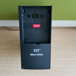 Vlt Micro ổ đĩa 1.5KW VFD 2HP AC ổ đĩa 380-480V biến tần 132f0020 FC-051P1K5T4E20H3BXCXXXSXXX Danfoss chuyển đổi tần số Cổ Phiếu - Product Image 3