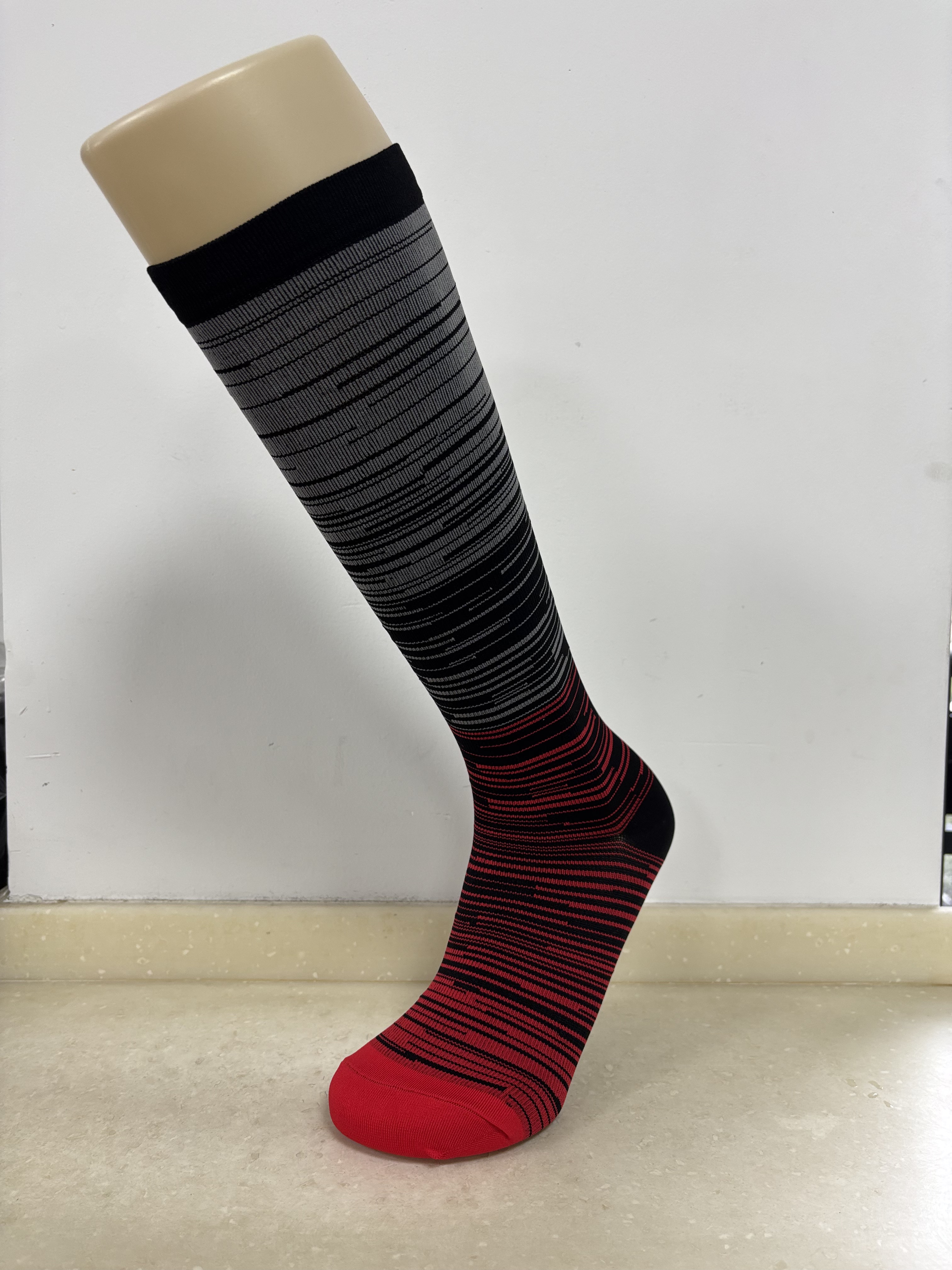 Rouge avec bande noire