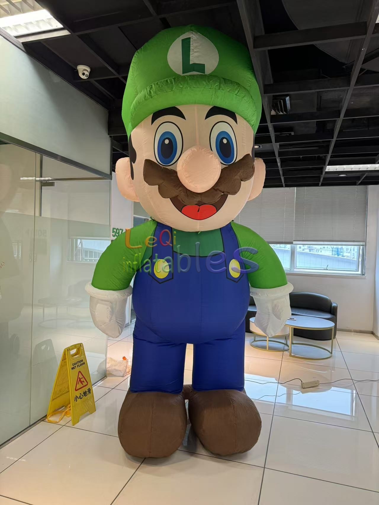 Luigi Inflatable Raft เพิ่มการมองเห็นแบรนด์ของคุณด้วยโซลูชัน โมเดลซูเปอร์มาริโอพอง แบบกำหนดเอง