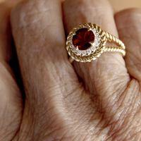 Bague en rubis de laboratoire 2 carats couleur sang de pigeon, or massif 18 carats, style vintage, avec pierres précieuses en grappe, bande éternelle, esthétique aristocratique