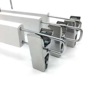 Ganchos de madera blancos al por mayor de alta calidad, ganchos de madera personalizados con logotipo para exportación al por mayor. - Product Image 4