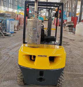 Chariot élévateur diesel d'occasion 4x4 de 3 tonnes de capacité, faible consommation, haute efficacité pour la manutention - Product Image 2