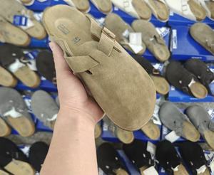 <span class=keywords><strong>Ciabatte</strong></span> Casual Birkenstock da Spiaggia Più Vendute del 2025 per Uomo e Donna con Suola Morbida <span class=keywords><strong>in</strong></span> <span class=keywords><strong>Sughero</strong></span> Granulato e Tomaia <span class=keywords><strong>in</strong></span> Camoscio Semi-coperta - Product Image 1