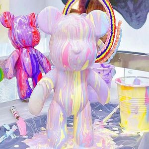 Sculpture d'ours en résine DIY aux couleurs dégradées - Décoration d'intérieur unique et cadeau artistique - Product Image 6
