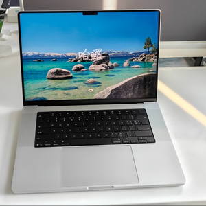 Portátil Apples AI <span class=keywords><strong>MacBook</strong></span> <span class=keywords><strong>Pro</strong></span> de <span class=keywords><strong>16</strong></span> Pulgadas M5 <span class=keywords><strong>PRO</strong></span> (<span class=keywords><strong>16</strong></span>+20 Núcleos) 64 GB 2 TB Gris Espacial - Product Image 6