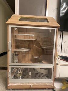 บ้านแมวไม้ทรงบ้านพร้อมไฟ LED คอนโดแมวหลายชั้นพร้อมล้อเลื่อนและพื้นที่ให้อาหาร บ้านแมวไม้แบบกำหนดเองได้ - Product Image 5