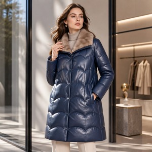 Cappotto in Pelle Imbottito di Media Lunghezza per Donna, Giacca Trapuntata con Bordo in Pelliccia di Visone su Colletto e Polsini - Product Image 1